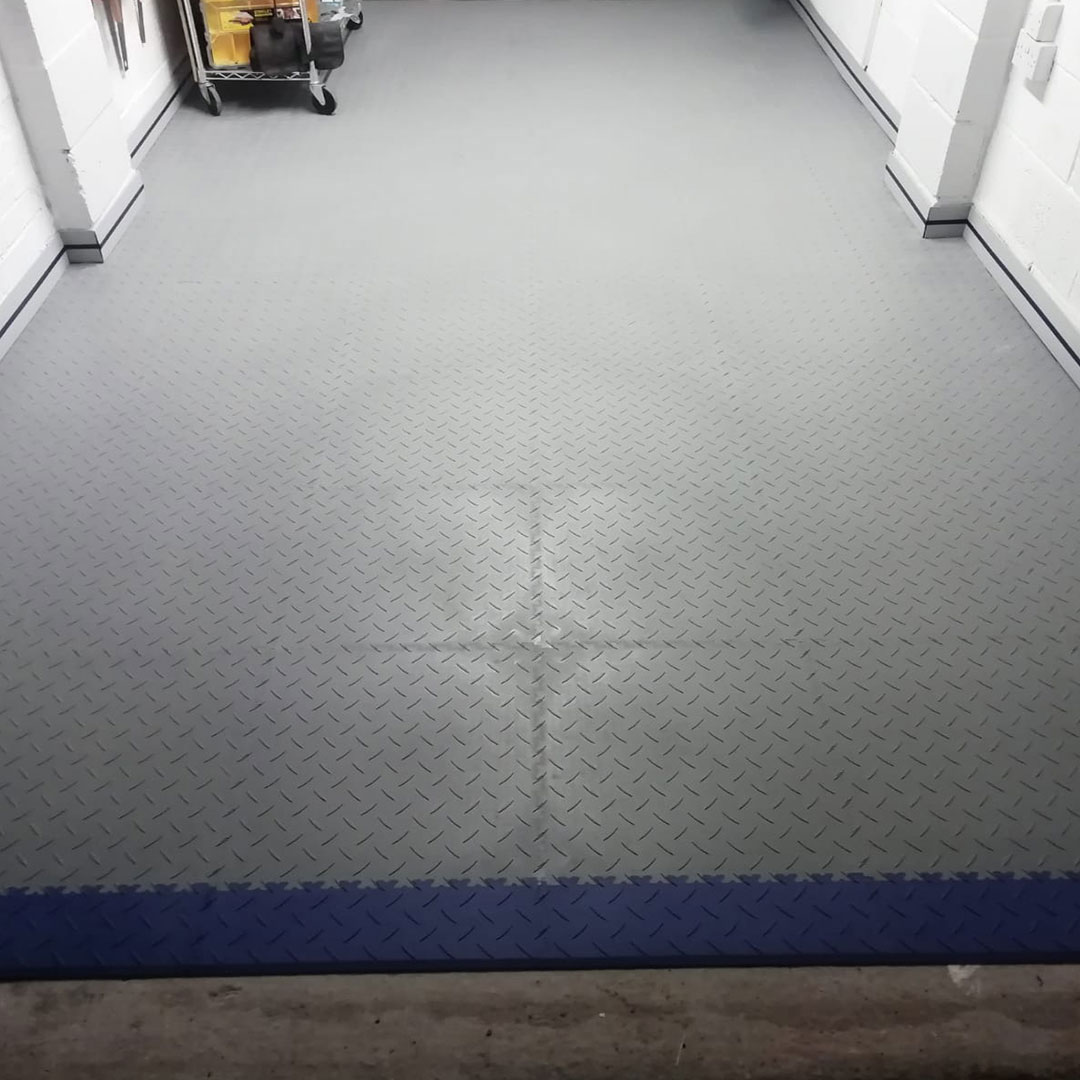 MotoLock light grey tiles and blue ramps