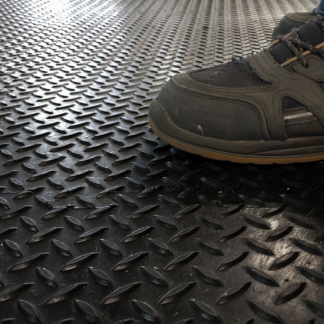 Anti Fatigue Ramps - Heavy Duty PVC Tiles | Mototile